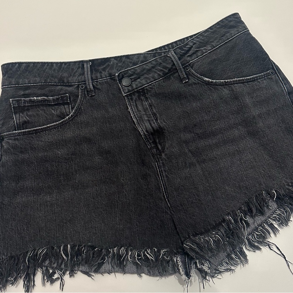 Good American Black Distressed Jean Shorts 🖤